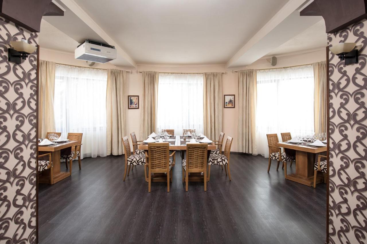 Hotel Rozmarin Predeál Kültér fotó